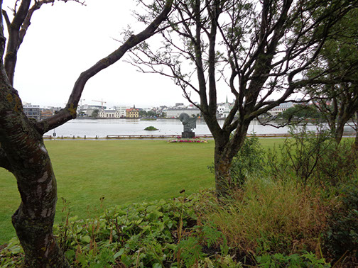 Walking to Hallgrímskirkja