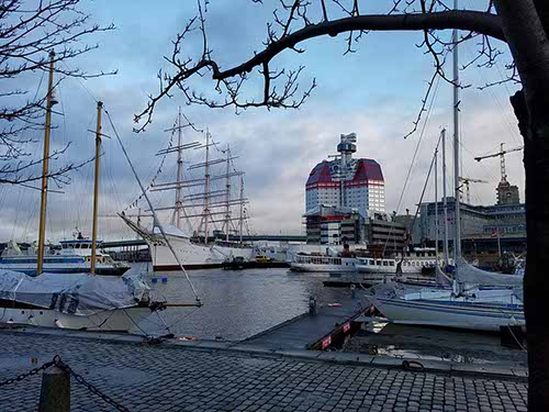 Around the Opera House, with views of the river, Lipstick building, and the Hotel-ship Viking