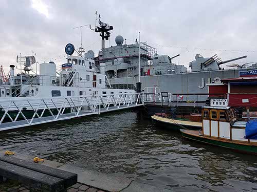 Around the Opera House, with views of the river, Lipstick building, and the Hotel-ship Viking