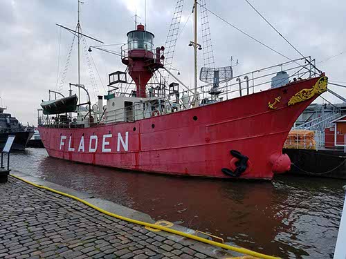 Around the Opera House, with views of the river, Lipstick building, and the Hotel-ship Viking