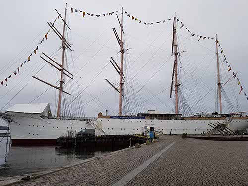 around Lilla Bommens Hamn Ferry Terminal
