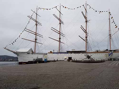 around Lilla Bommens Hamn Ferry Terminal
