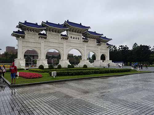 Liberty Square... this included the National Theater, National Concert Hall, Freedom Park, and Chang Kai-shek memorial. We saw the changing of the guard, and wandered the gardens, by the lily ponds, waterfall, bridges, and koi.