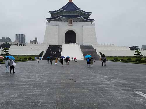 Liberty Square... this included the National Theater, National Concert Hall, Freedom Park, and Chang Kai-shek memorial. We saw the changing of the guard, and wandered the gardens, by the lily ponds, waterfall, bridges, and koi.