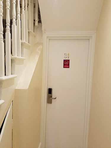 Pearl Hotel, Room 31